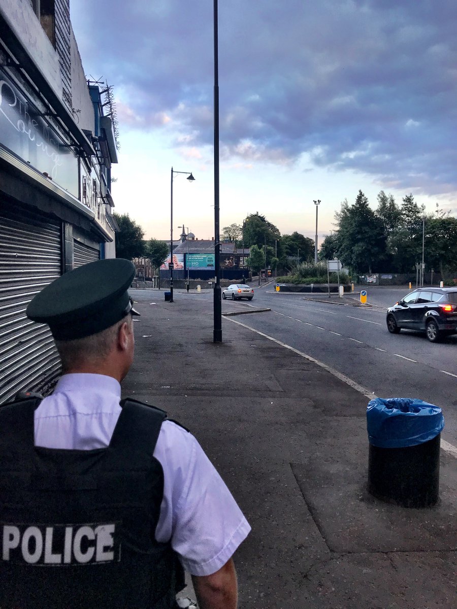 PSNIBelfastN's tweet photo. Court North NPT from Tennent St out on foot preventing ASB and talking to local people #Ardoyne #Twaddell #Woodvale covered #allQsofar #backonthebeat #keepingpeoplesafe @PoliceServiceNI SgtW https://t.co/UaFgku57ZA