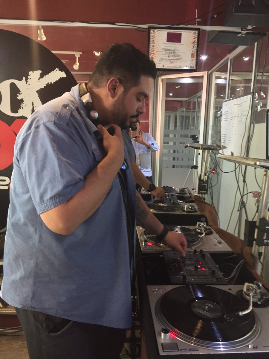 LamassuMx's tweet photo. @Gog01 En las tornanesas de @r101ck  #Revolución33 https://t.co/pufyxqM2Fq