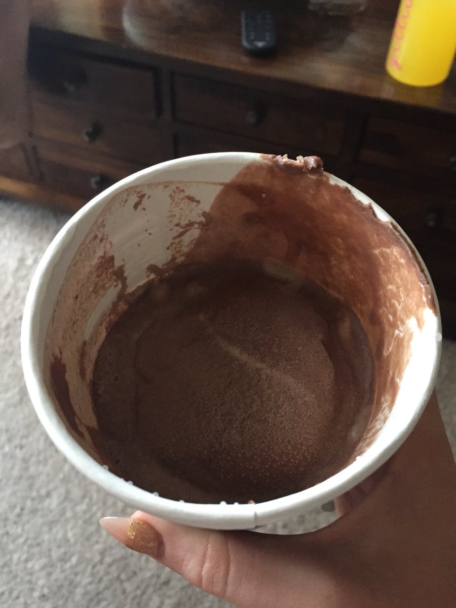 GillianK87's tweet photo. @breyerseurope I just opened this tub - is this seriously how it should be? It looks like someone’s eaten half of it! https://t.co/txz6k4EjPM