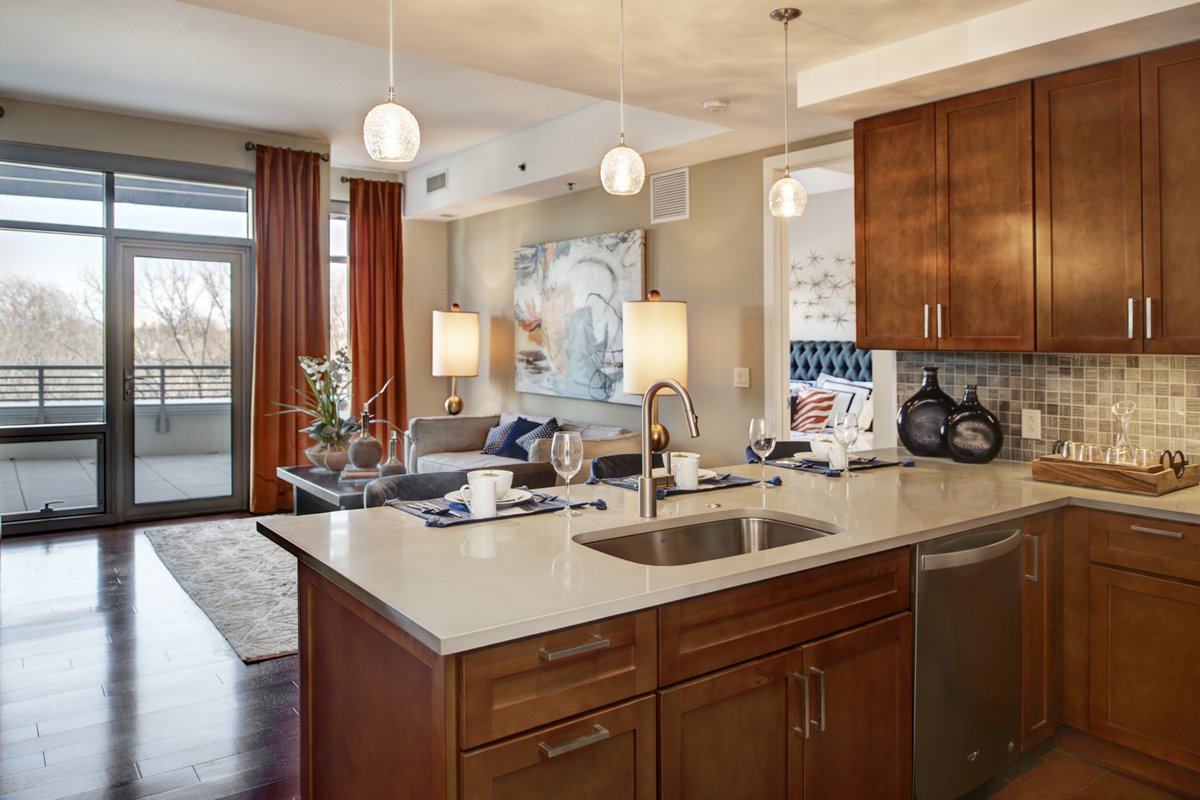 OneUCircle's tweet photo. Morning #meditation? Friday night gathering? Energized pup? Move freely and #LiveInPeace with our open floor plans at #OneUCircle. Visit https://t.co/AoF8JZLJot to schedule a tour! #ThisIsCLE https://t.co/O9yjCnuqvZ