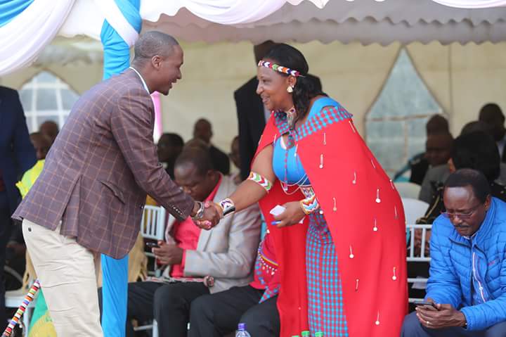 Having I  completed the development tour in Kajiado North in the morning, I joined other leaders for the home coming ceremony of Nominated MCA Grace Parantai 

I took the opportunity to call the leadership to unity .
Pongezi Hon Grace Parantai.