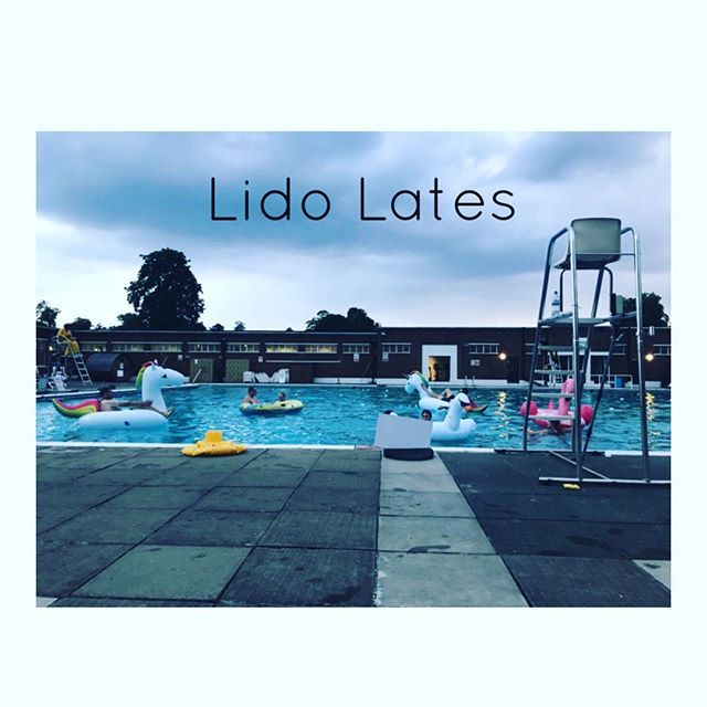 #lidolates 
Brockwell Lido is opening late during the summer. Chilled music, cocktails and swimming with inflatables... what’s not to love?! #brockwelllido #lidolove #wherehasthesungone? #inflatables #swimming #twitter ift.tt/2mhLQvS