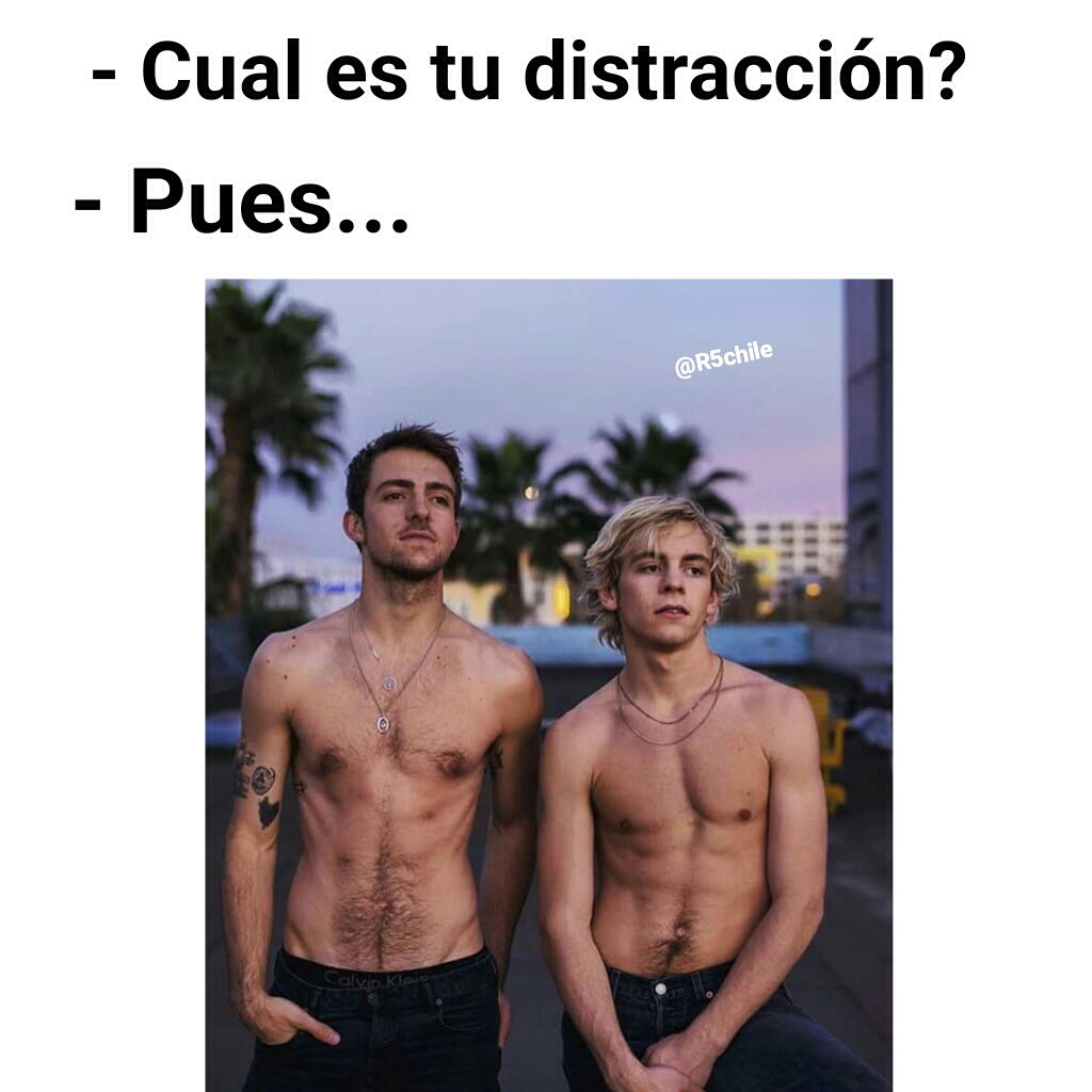 R5Chile's tweet photo. Hasta de mi mamá es distracción estos dos 😂 #r5meme #thedriverera https://t.co/pW7L5Vr20G