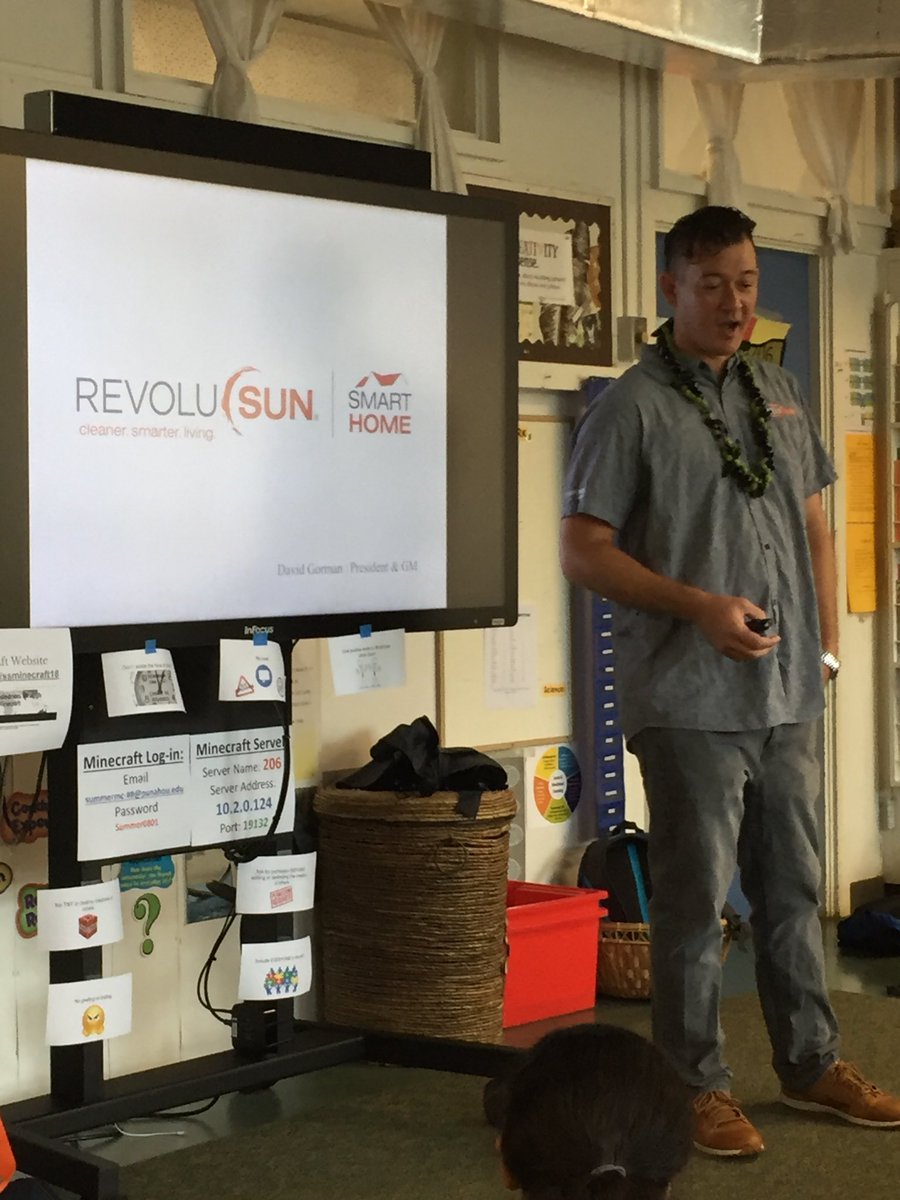 vierra_robyn's tweet photo. Mahalo David Gorman ‘96 ⁦⁦@RevoluSun⁩ for informing our Minecraft sustainability builds. #punplc #revolusun https://t.co/95Q1w6bhd0