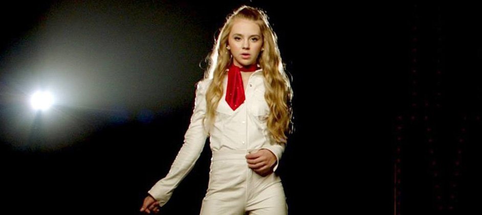 #Elvis is always inspiring new artists! Up-and-coming country star <a href="/TeganMarieMusic/">Tegan Marie</a>, 14, was inspired by her recent visit to #Graceland to create a ’68 Special-esque music video for her new single, “I Know How to Make a Boy Cry.” Learn more: bit.ly/2m4zabs