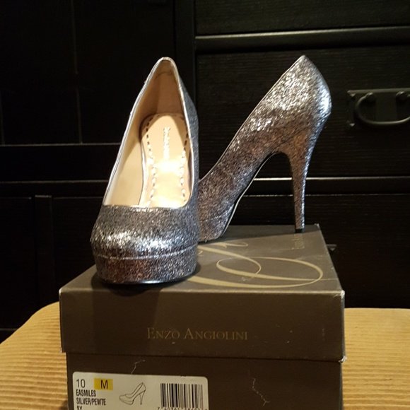 So good I had to share! Check out all the items I'm loving on <a href="/Poshmarkapp/">Poshmark</a> from <a href="/sarastore5788/">sara</a> #poshmark #fashion #style #shopmycloset #dizzygal #losons #enzoangiolini: bnc.lt/focc/RTp7MmDv9N