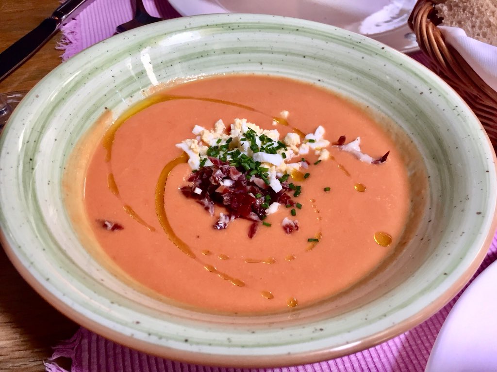 El_Equipo_A_'s tweet photo. Comer en @MadridWarehouse es estar y comer como en casa. Todos los platos nos alucinan destacamos algunos como el #Salmorejo #Secreto #Rustica de Rabo de Toro y la #Torrija son algunos de nuestros favoritos. https://t.co/dValhXmoxe