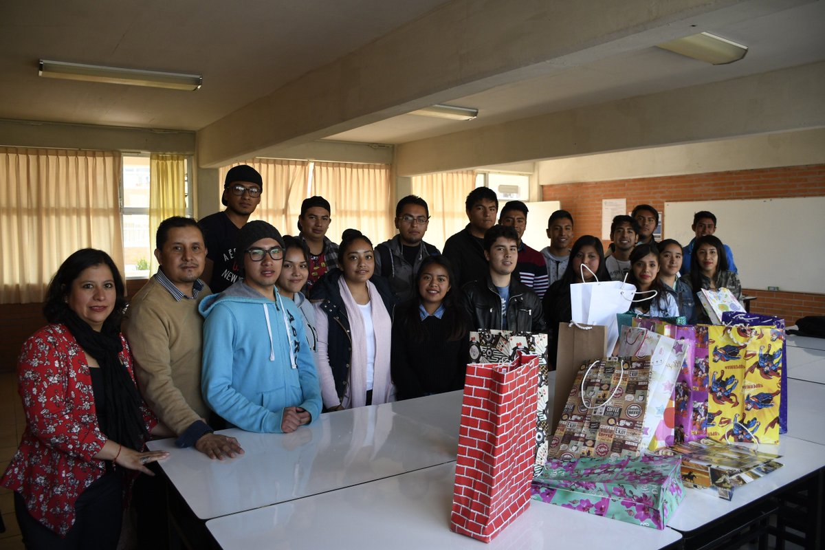 CUIxtlahuaca's tweet photo. ¡Bienvenidos Jaguares Gráficos! Generación 2018 - 2023. #SoyCUI https://t.co/ypyehXvOjN