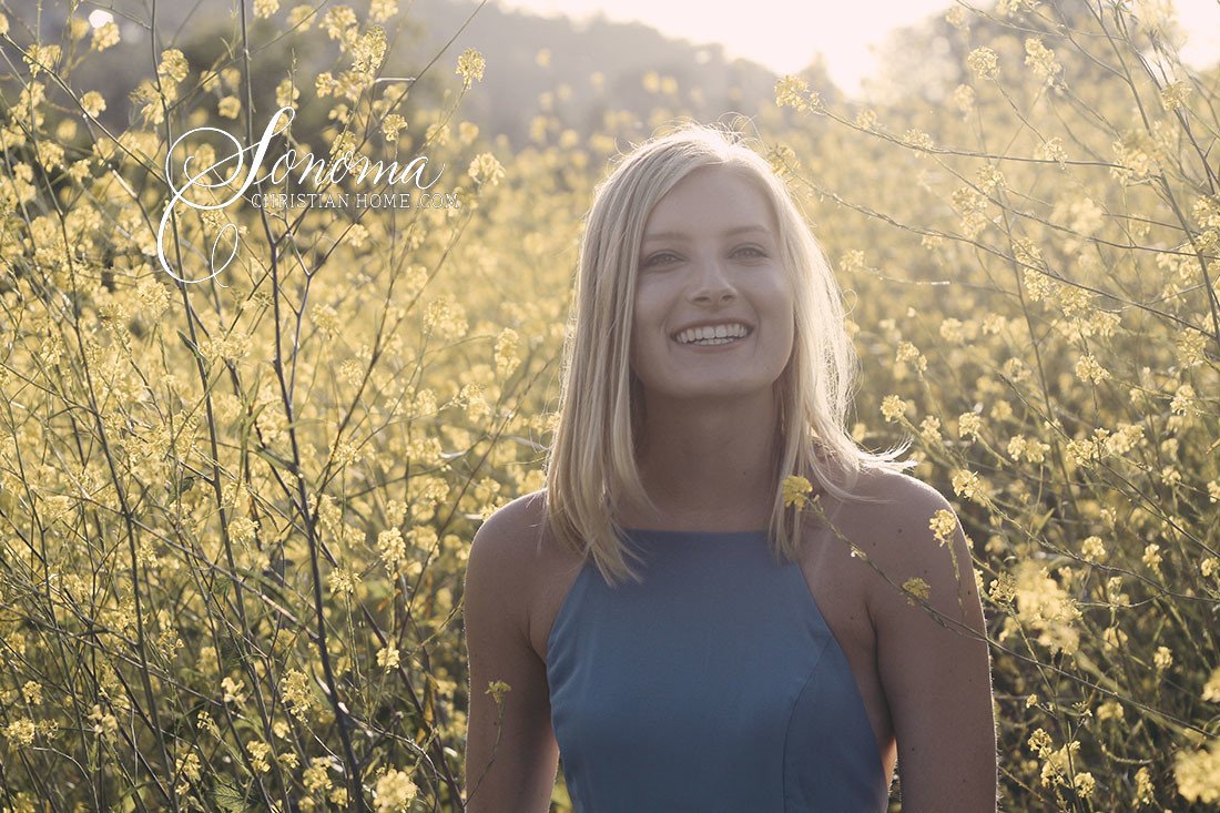 SonomaChristian's tweet photo. Teen author Chloe Howard was born with a physical deformity, but she turned #bullying into embracing her #differences & now speaks to #encourage others. Read what the #author says about #newbook #StandBeautiful! - https://t.co/vhh3P5nBMk
#interview #Christian @istandbeautiful https://t.co/pKxrNtk3U1