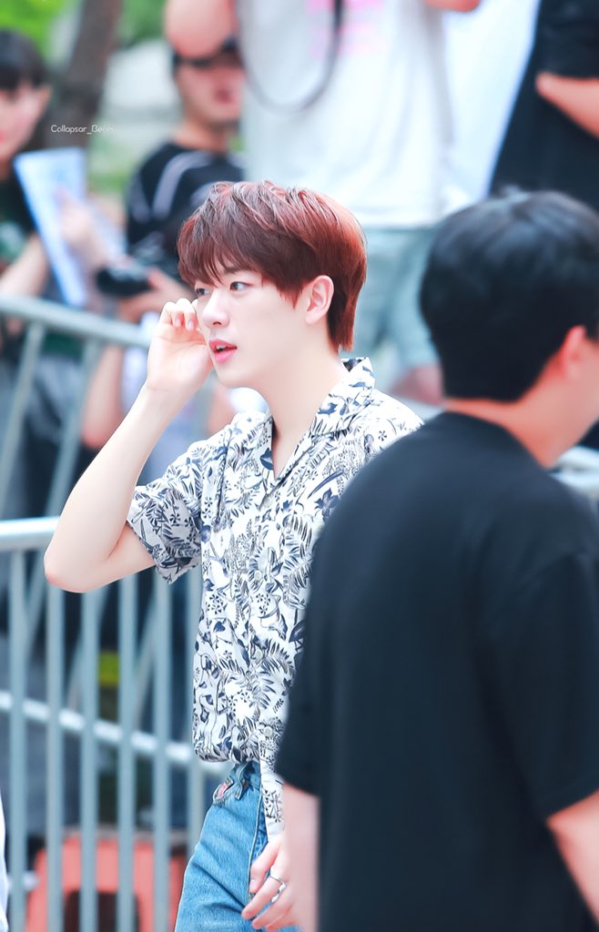 Collapsar_Beom's tweet photo. 180713 뮤뱅출근

#지범 #골든차일드 
#JIBEOM #Golden_Child https://t.co/FVH771WMu8