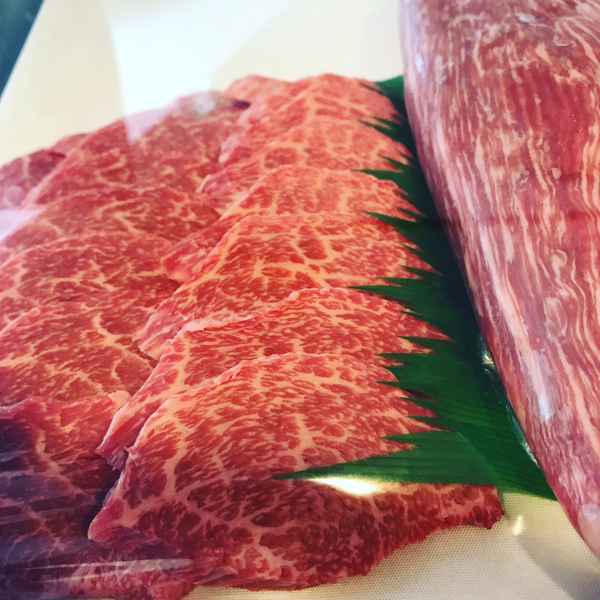 精肉成田 本日のおすすめ 黒毛和牛カツオブシ 100g 1000円 カツオブシは牛一頭からわずか5キロしか取れない超希少部位です 味食感ともに最高です その他にも焼肉ステーキ商品取り揃えております 週末のバーベキューなどにぜひお買い求めください 精肉成田 本日のおすすめ 黒毛和牛カツオブシ 100g 1000円 カツオブシは牛一頭からわずか5キロしか取れない超希少部位です 味食感ともに最高です その他にも焼肉ステーキ商品取り揃えております 週末のバーベキューなどにぜひお買い求めください