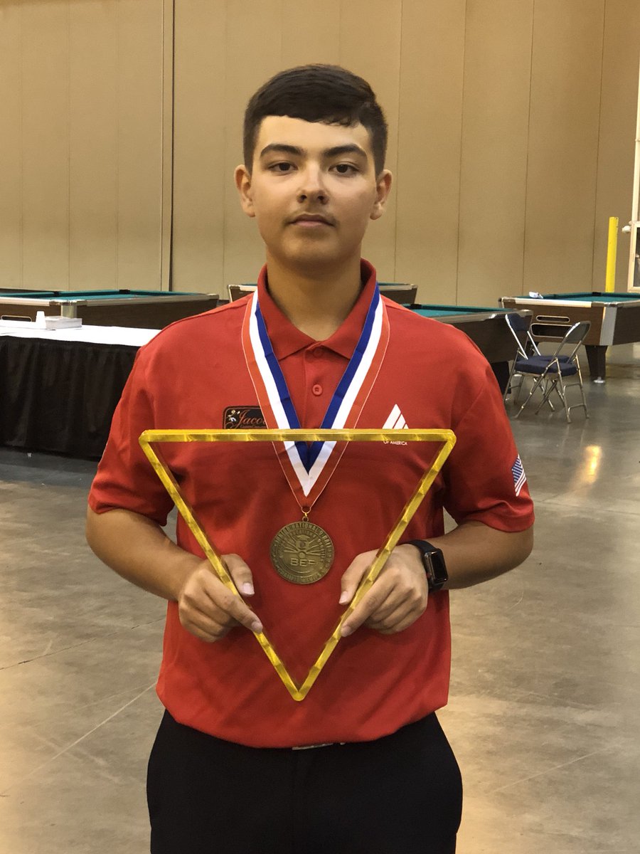 monicapaz828's tweet photo. 2018 BEF Jr National 9 Ball Champion Boys 16 & Under - Kaiden Hunkins. Representing Wisconsin proud. #BEF #wisconsinproud #jacobycustomcues https://t.co/HBKC91BHRW
