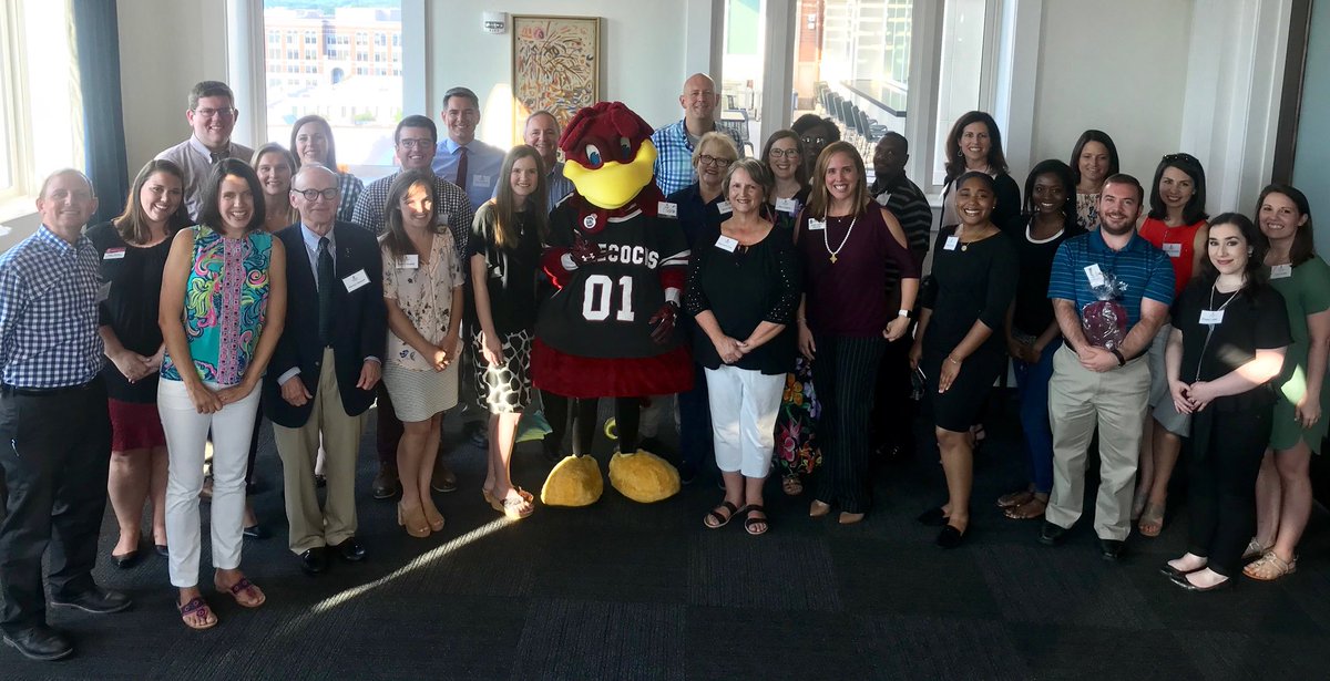 UofSC_CIC's tweet photo. We had a great time connecting with @slisSS and @UofSC_SJMC alumni at last nightβs Upstate Meet the Dean event. Thank you to everyone who came. #cicalumni https://t.co/35gp0hm1wq