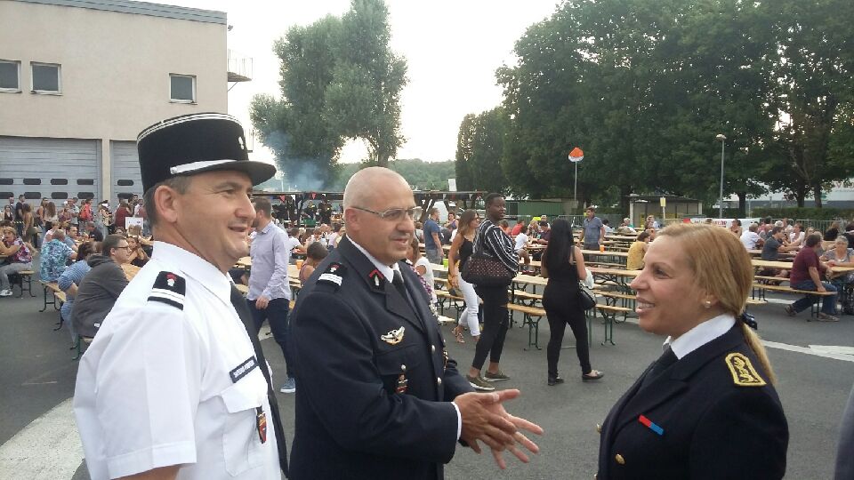 Prefet77's tweet photo. Laura Reynaud #SPProvins à l'inauguration de la rue Arnaud #Beltrame en présence du commandant du groupement de la @Gendarmerie #GGD77 puis visite du bal des pompiers @Sdis77 à @villeprovins https://t.co/VwCflRPAvu