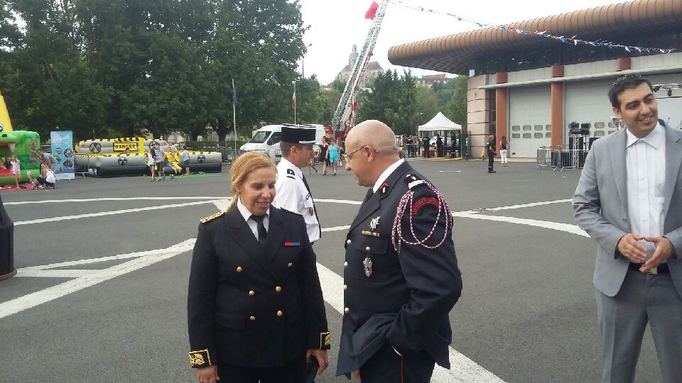 Prefet77's tweet photo. Laura Reynaud #SPProvins à l'inauguration de la rue Arnaud #Beltrame en présence du commandant du groupement de la @Gendarmerie #GGD77 puis visite du bal des pompiers @Sdis77 à @villeprovins https://t.co/VwCflRPAvu