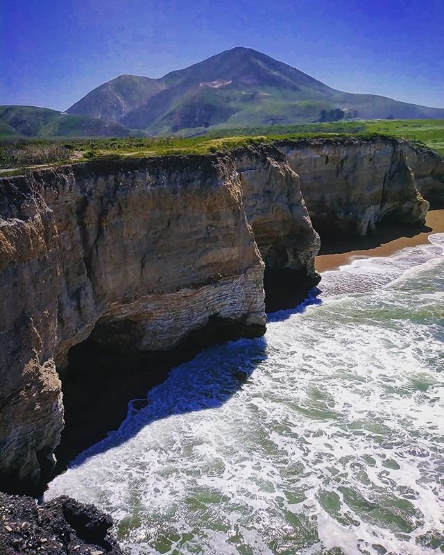 Cliffs of Mohr or Montana de Oro? Decide for yourself in this #FanFriday photo by @cynthia_snapshots. #SLOCAL