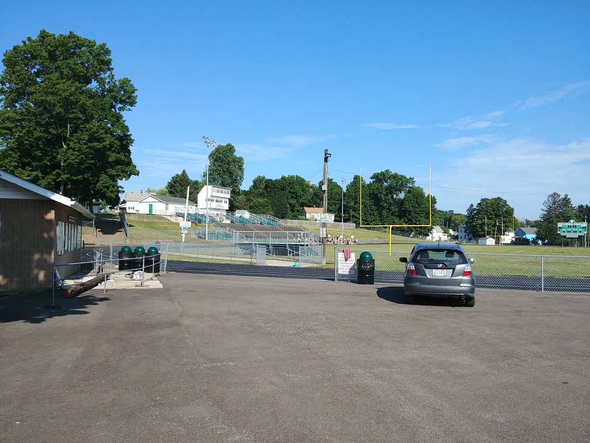 BKeckRiddellguy's tweet photo. In Mogadore this morning fitting up the Wildcats in their new Riddell gear. Small town Ohio High School Football at it's absolute finest. Good Luck to @CoachAdorni and the Cats. #FitRight #ReducetheRisk #FitRiddell https://t.co/DDirLxA5Ha