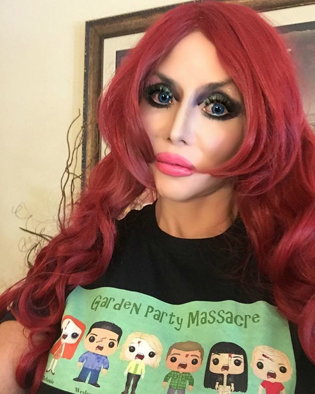 DawnaLeeHeising's tweet photo. Thank you to David Leeper for this awesome shirt with the characters from Gregory Blair’s multiple award-winning film Garden Party Massacre! I am proud to be Crazy Melanie!!! #setlife #actorslife #davidleeper #gregoryblair #gardenpartymassacre #awardsceremony #greatfilmmaker… https://t.co/ISUgk3zkPc