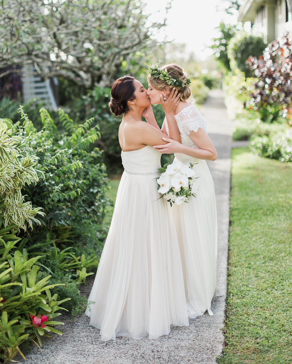 We just LOVE love! ❤️ Wishing these two beauties all the best → cur.lt/2KQSQu7