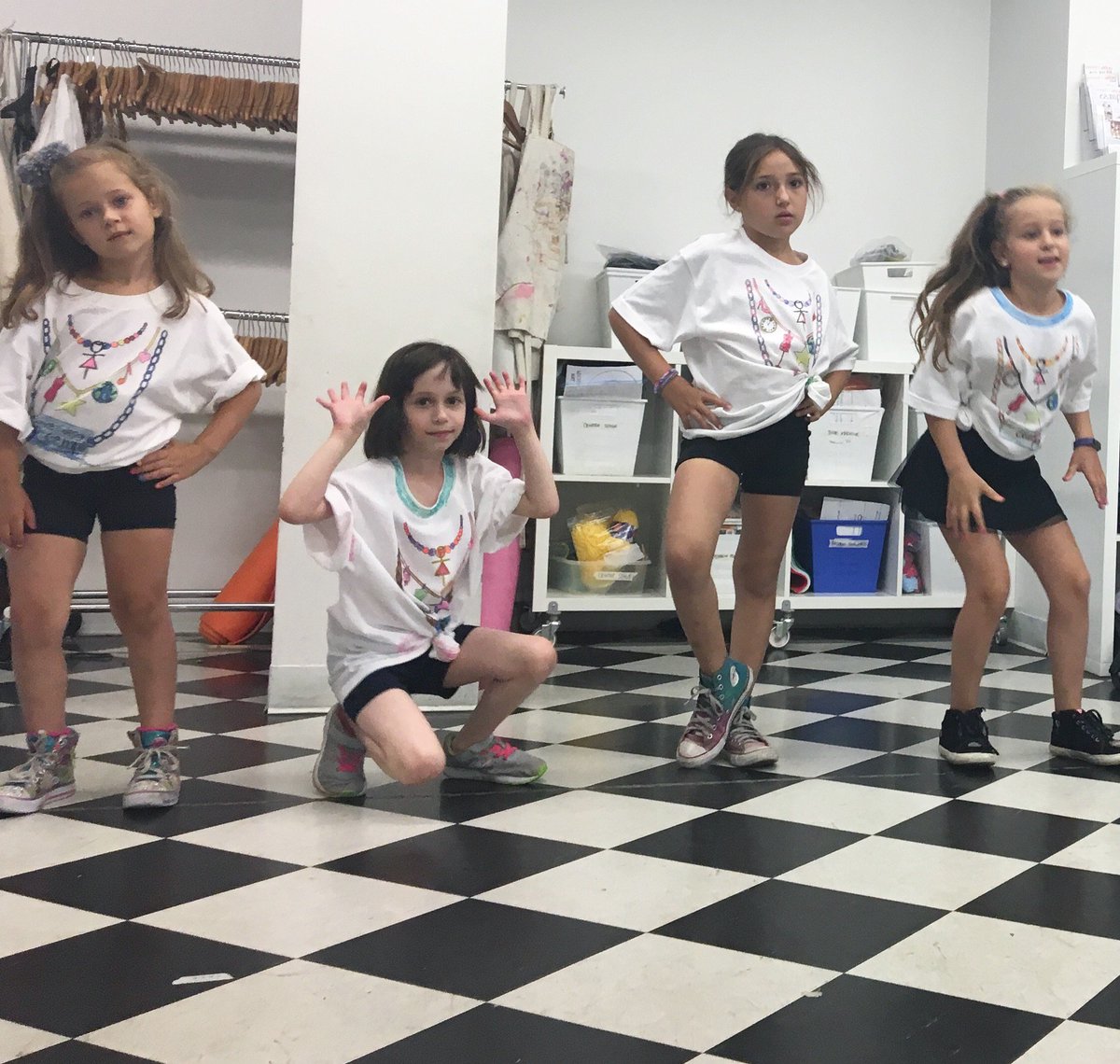 Strike a pose, that’s a wrap on Fashion Forward week at camp! Have a wonderful weekend!
.
.
.
#summer #summercamp #torontomoms #torontokids #fashionforward #fashionweek #danceanddesigncamp2018