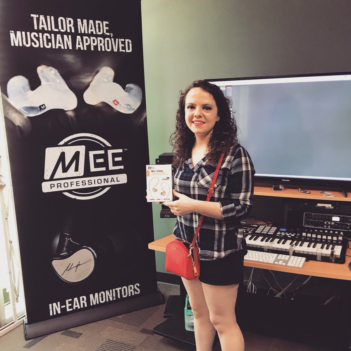 MEEaudio's tweet photo. Thanks to drummer @LindsayArtkop for swinging by MEE professional! #m7pro https://t.co/2VrKB312yn