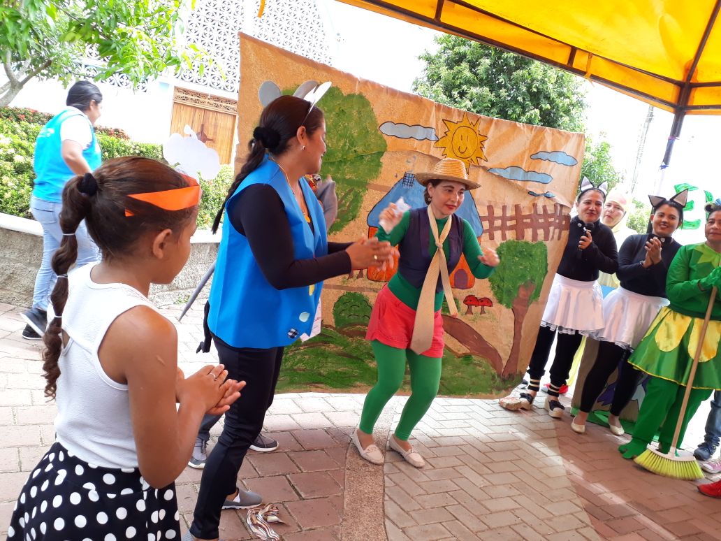 Claudiayq's tweet photo. Buenavista - Córdoba #FiestaDeLaLectura #Buentrato lanzamiento Campaña #DeGolpe https://t.co/1TGioSBboi @ICBFColombia @luzaboterom Porque el Juego, La Lectura y el Arte nos transportan a Mundos Mágicos llenos de Alegría, felicidad y mucho Amor. @FundacionFAN https://t.co/AGSg1z0EHK