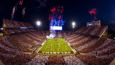 BracketBattles1's tweet photo. Best College Football Stadium
• SWEET 16 •

RT ~ Iowa State
Like ~ Oklahoma

#BracketBattles https://t.co/ZMY0Wn4BSu