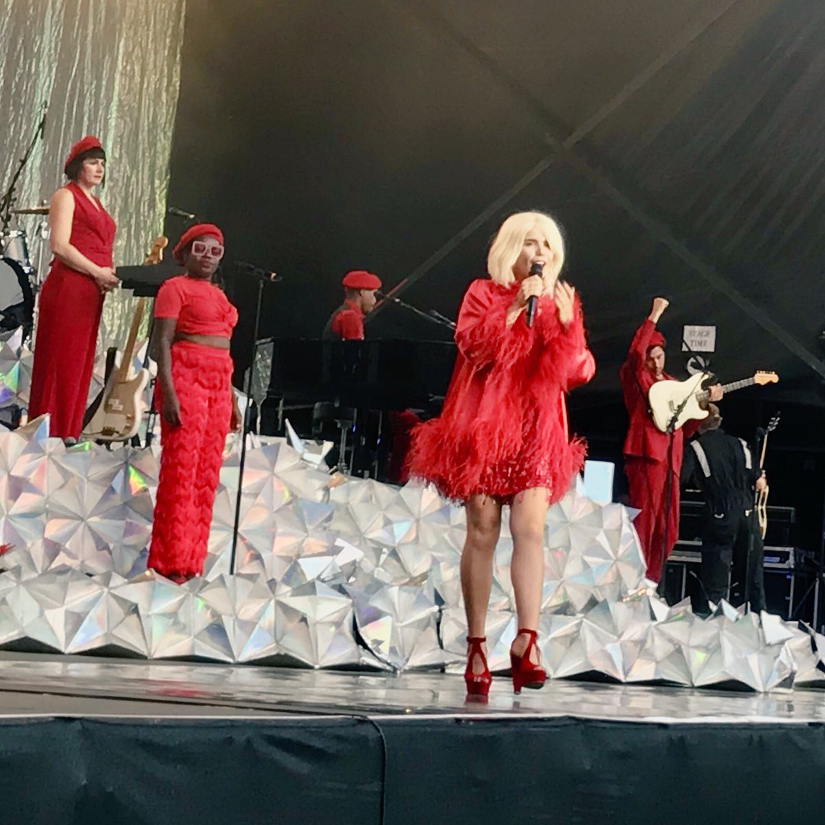 Great first night <a href="/LiveinSomerset/">Live in Somerset</a> 🎵🎶🎵
<a href="/Palomafaith/">Paloma Faith</a> was great! Even I was dancing... (briefly)