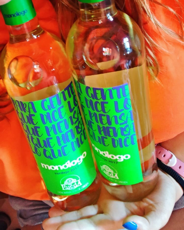 Carbaveee's tweet photo. Fantástico sabor y fantástico la época para un buen vino blanco de #monologosummer @KuvutES https://t.co/cUZUkXrd8n