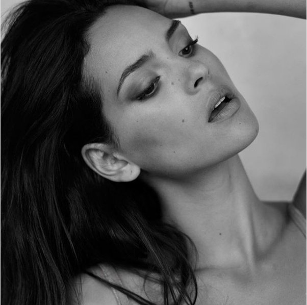 “He spun around. She was leaning against the doorframe, like an attractive yawn on legs.” (Neil Gaiman, Good Omens) 

#SeductiveSunday