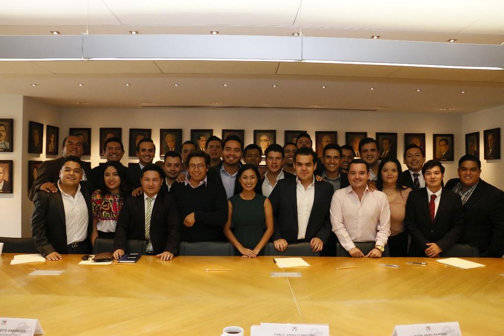 PabloAnguloB's tweet photo. Los jóvenes priistas y de la @RJXMex estamos unidos para reflexionar y enfrentar los retos de nuestro país. 
Nuestro compromiso es con #México y trabajaremos todos los días por un futuro mejor para la juventud mexicana. https://t.co/it30yWsEen