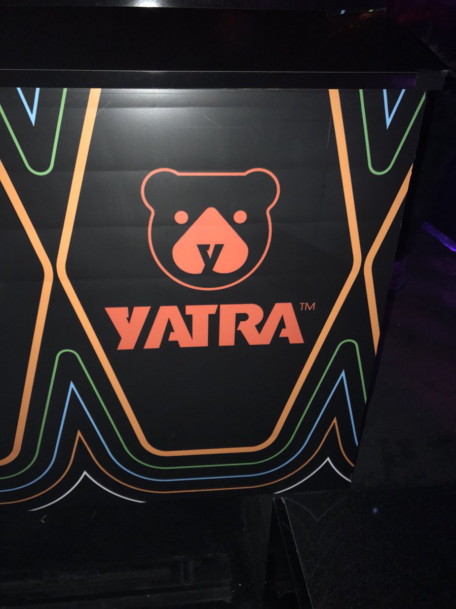 ShopYatra's tweet photo. Coach Woodson invitational. Yatra was a proud sponsor! #pgdglobal #coachwoodsoninvitational #vegas #CWLVI #yatraroadtrip https://t.co/StdniweJr2