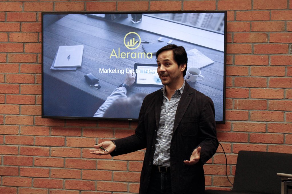 startupstudiomx's tweet image. Muchas gracias Paco Elizondo  de Alerama por haber coacheado a la nueva generación de Startup Studio con la charla &quot;B2C Marketing&quot;