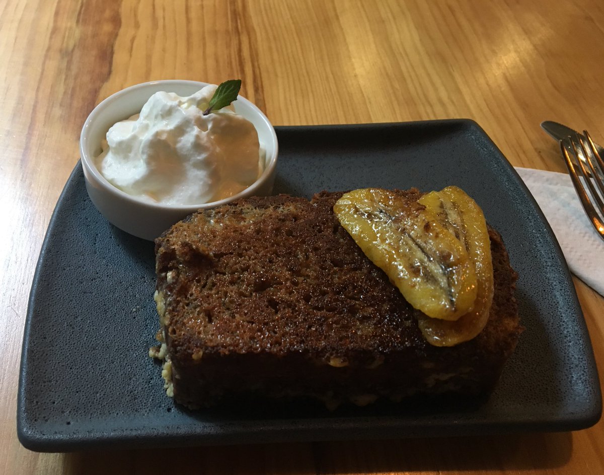 Alita1978's tweet photo. Miren @CercanoComedor tiene un nuevo postre pan francés obviamente de plátano 😍 uff! https://t.co/9hQLw8Kla9