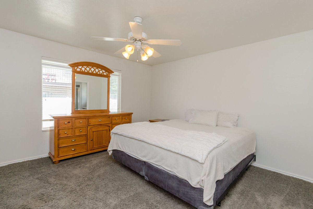 SoldByAnAngel's tweet photo. This spotless rambler in Riverton may just be the one you or someone you know is looking for!  Gorgeous upstairs and tons of potential downstairs, check the 3D tour! https://t.co/oTPSz4mTaV https://t.co/AXCTDaCKbN
