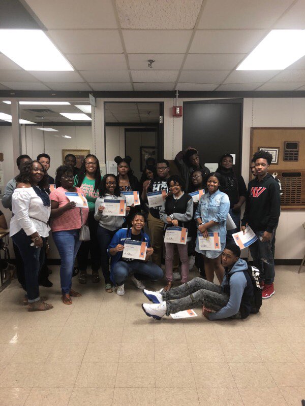 MSCS_CCTE's tweet image. Meet the ⁦@SCSK12Unified⁩ #business students who participated in ⁦@OYSMemphis⁩ #MPLOY program #keepworking