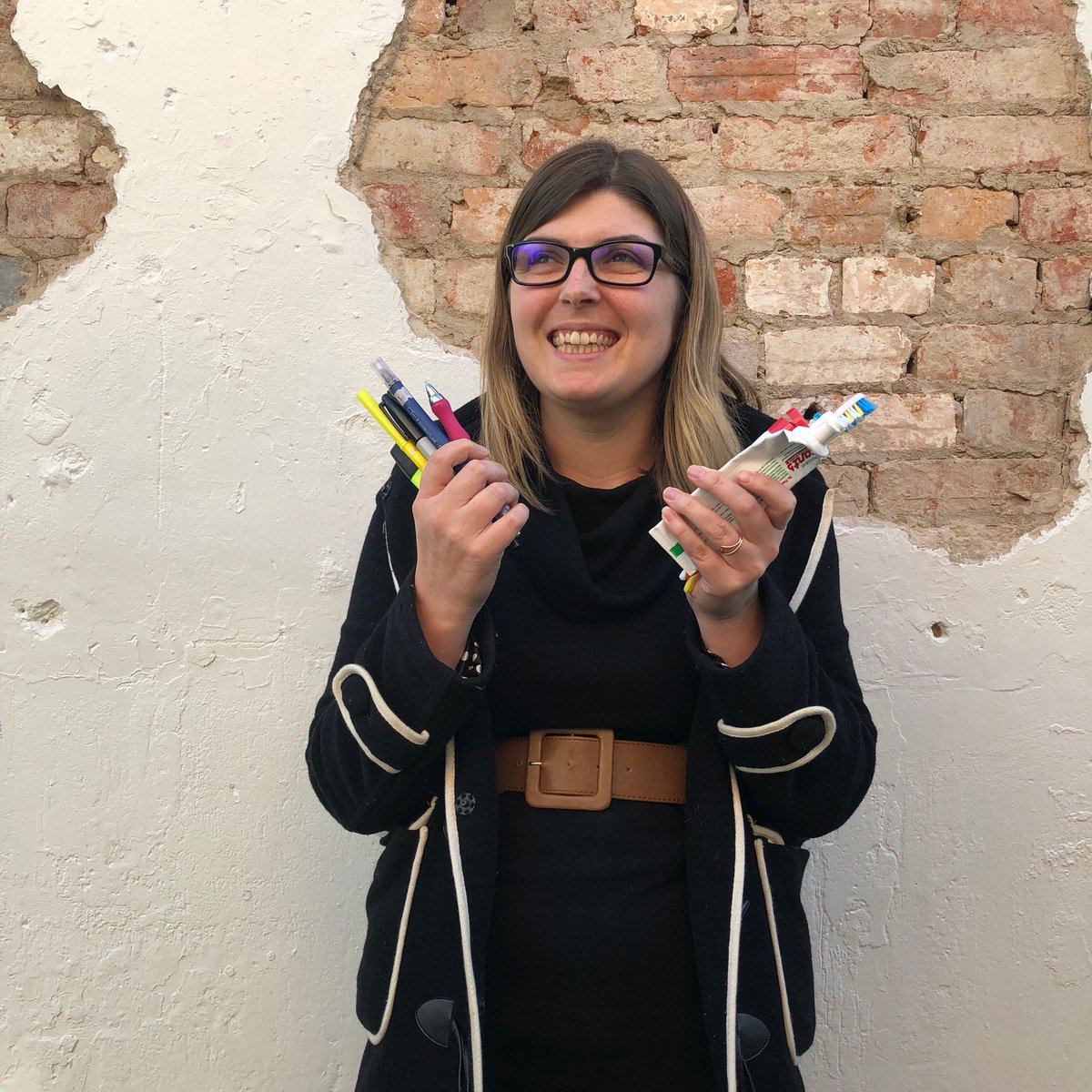GreaterGeelong's tweet photo. ♻️♻️🖊️RECYCLING TIP: Did you know you can recycle toothbrushes, toothpaste tubes and even old plastic pens and markers? Drop them off to Erin at local business Live Eco, 112 Pakington Street, and help reduce plastic waste going to landfill for #PlasticFreeJuly! https://t.co/YmX7QyC2y6