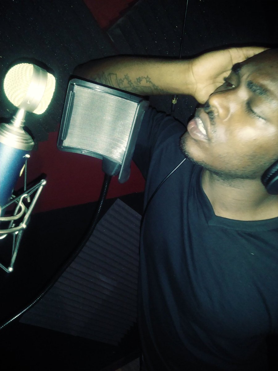 BLord900's tweet photo. Fuck these baby whores this my main Bitch 😘🎤 #GodGang #GodwaVe🌊 #BBE #Agf https://t.co/Bkp09KpzGA