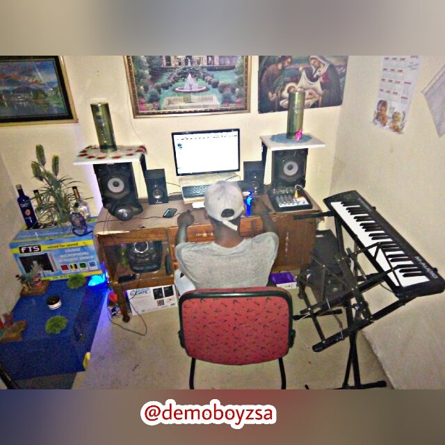 iphoto_mobile's tweet photo. We producers...never sleep😣🙏 https://t.co/rxL2kjHMDz
