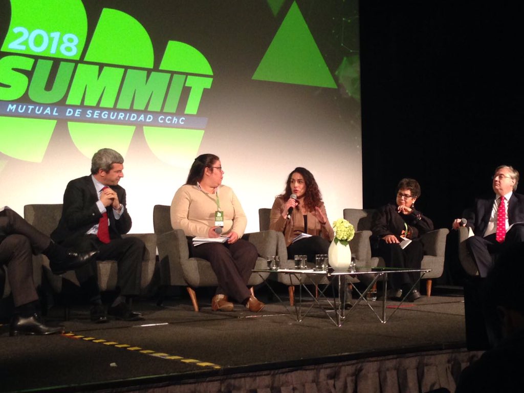 ConcienciaVial_'s tweet photo. Ayer fuimos parte del panel "Los desafíos de la convivencia de modos y la seguridad” del #MutualSummit2018 junto a @bicicultura @amproch @conaset y @CLUBCEA
Agradecemos a @mutualcchc la invitación a participar y a @jumastorga por su gran conducción ✌🏼 https://t.co/rvHXfhJl2U