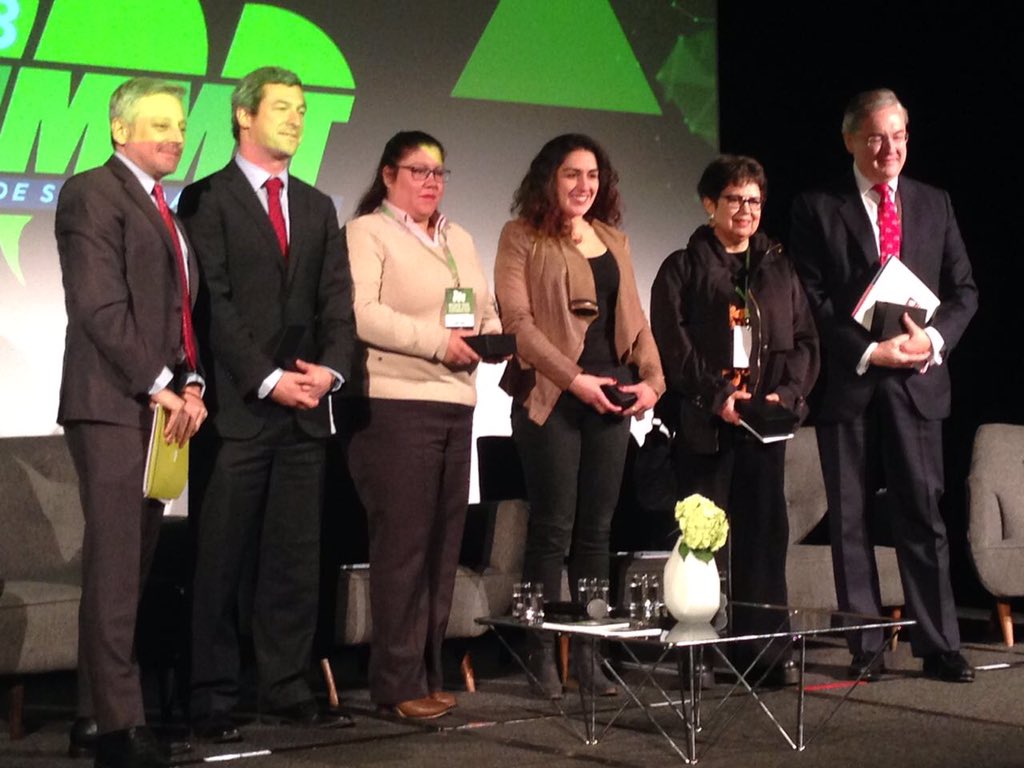 ConcienciaVial_'s tweet photo. Ayer fuimos parte del panel "Los desafíos de la convivencia de modos y la seguridad” del #MutualSummit2018 junto a @bicicultura @amproch @conaset y @CLUBCEA
Agradecemos a @mutualcchc la invitación a participar y a @jumastorga por su gran conducción ✌🏼 https://t.co/rvHXfhJl2U
