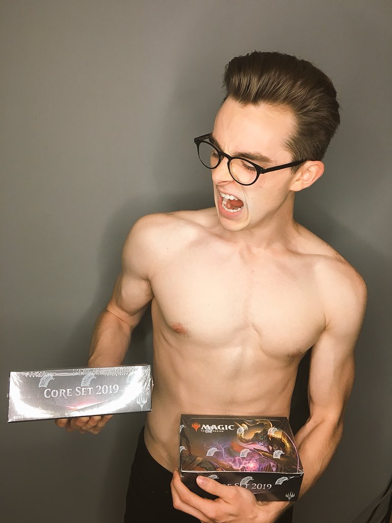 YoSkylerSeymour's tweet photo. did some core sets at the gym today... gonna do a few more on stream right now 😅 - https://t.co/aHlO2LVPwO #coreset2019 #mtg https://t.co/1cdillfqfQ