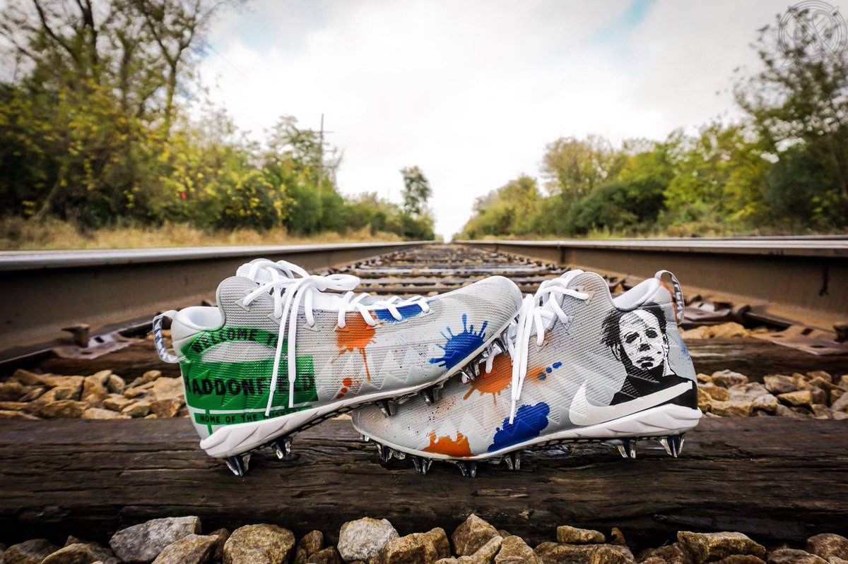 MarvinBaroota's tweet photo. An old pair for a great friend. #Fridaythe13 @ZMiller86 https://t.co/grMt32ewGJ