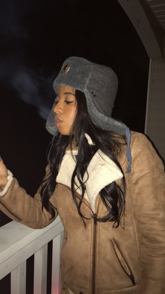 BeautiesState's tweet photo. This is Ally 💚🌱💍
Age: 21 
Major: Biology with a pre-vet focus
Twitter: @Alextroy_ 
IG: allymaria_
Al_baaal
#KSUWifeMaterial https://t.co/yqxGcNLZhr