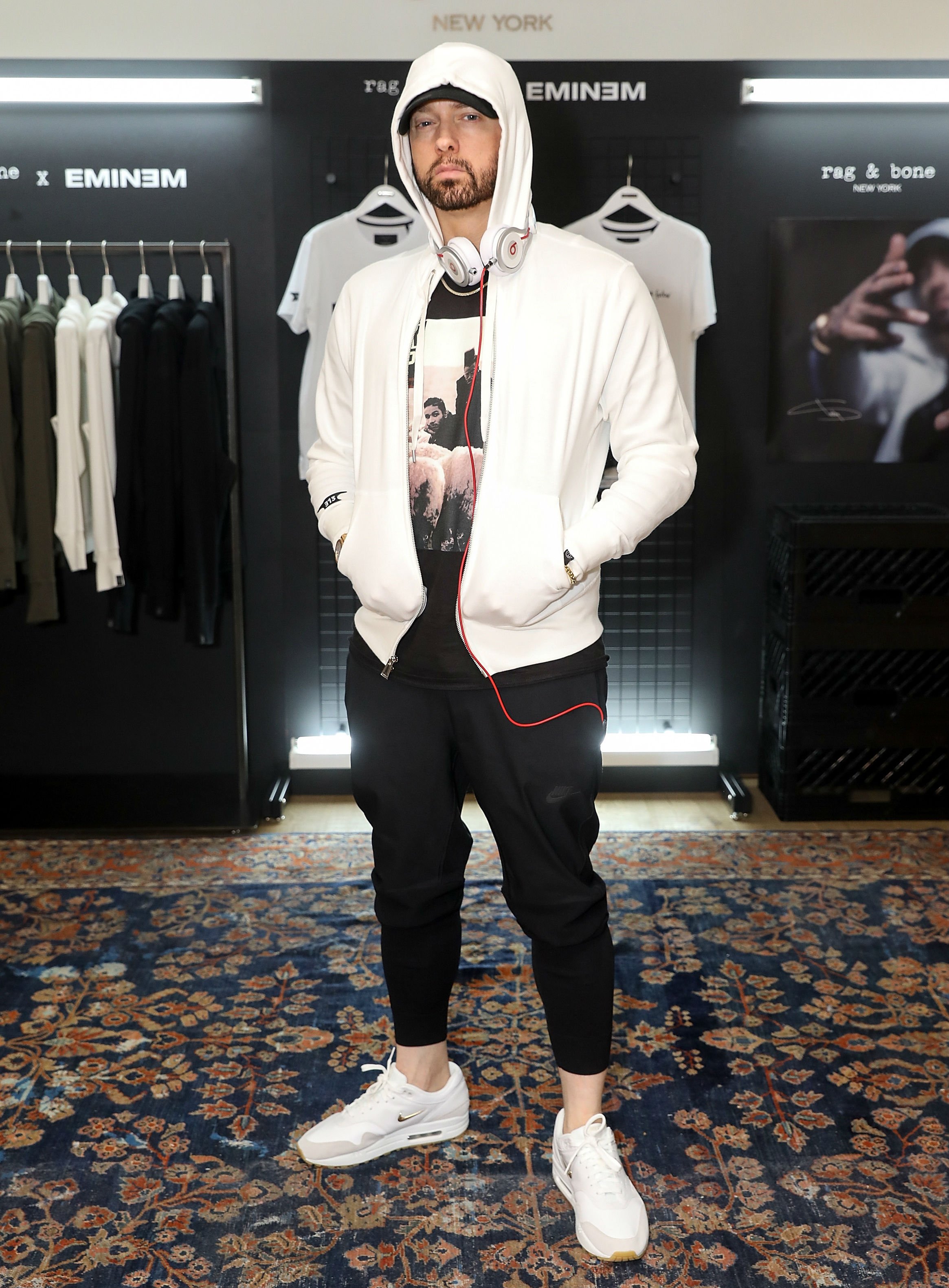 SoleCollector.com on X: #SoleWatch: @Eminem rocking Nike Air Max 1 Jewels  in London.  / X