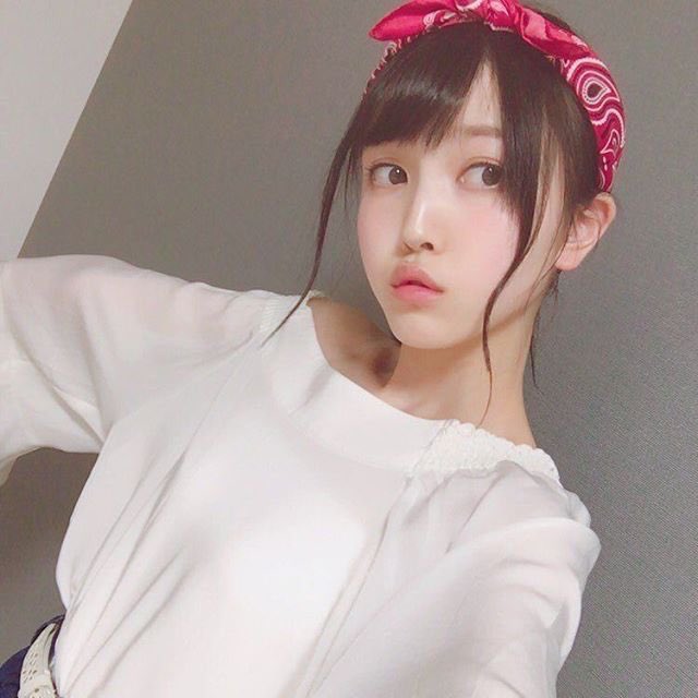Albatross46_Mou's tweet photo. 「じゃあまずは私からね！はい、これ！」

みんなからたくさんのプレゼントを貰った。

お父さんお母さんからはバッグを貰った。

「ありがと！これ欲しかったの！大切に使うね！」

「うん！あ、それとね。これ企画したの○○なんだよ！ｺｿｯ」

「え！？」

#双子相愛 https://t.co/XghNSYyL5s