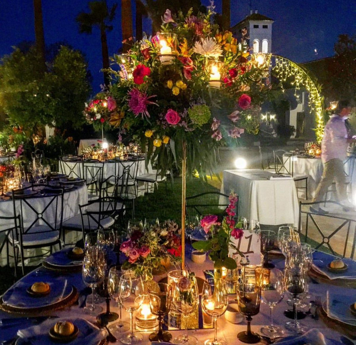 DIOLEDproyectos's tweet photo. Cada día son más las parejas de novios que cuentan con nosotros para dar #luz a un día especial #Hacienda De Córdoba en @Alcaladguadaira https://t.co/O708k1ARYm