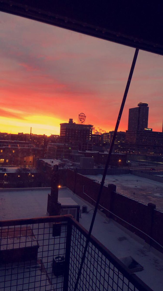 Hey ⁦<a href="/QueerEye/">Queer Eye</a>⁩ guys, I believe this is the best view of the #westernauto lighting tonight. This is a formal invitation to come and watch!! ⁦<a href="/antoni/">Antoni Porowski</a>⁩ ⁦<a href="/tanfrance/">Tan France</a>⁩ ⁦<a href="/bobbyberk/">Bobby</a>⁩ ⁦<a href="/KaramoBrown/">Karamo Brown</a>⁩ ⁦<a href="/jvn/">Jonathan Van Ness</a>⁩