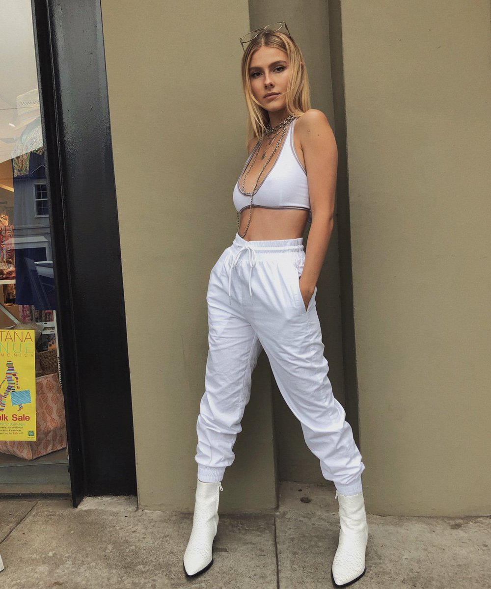 Turning up the heat with our #YHFbabe <a href="/madisonamateau/">madison amateau</a> ⚡️ #WeekendLooks #DTLA