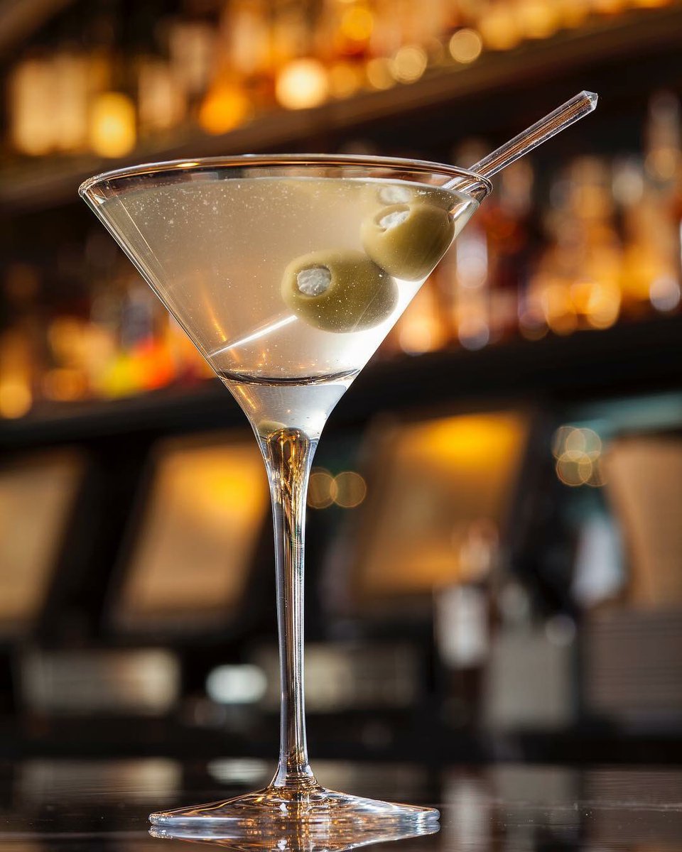 countryclubcm's tweet photo. I love you, not for what you are, but for what I am when I am with you.🍸❤️ #martinilove https://t.co/vBZWVeDxMe